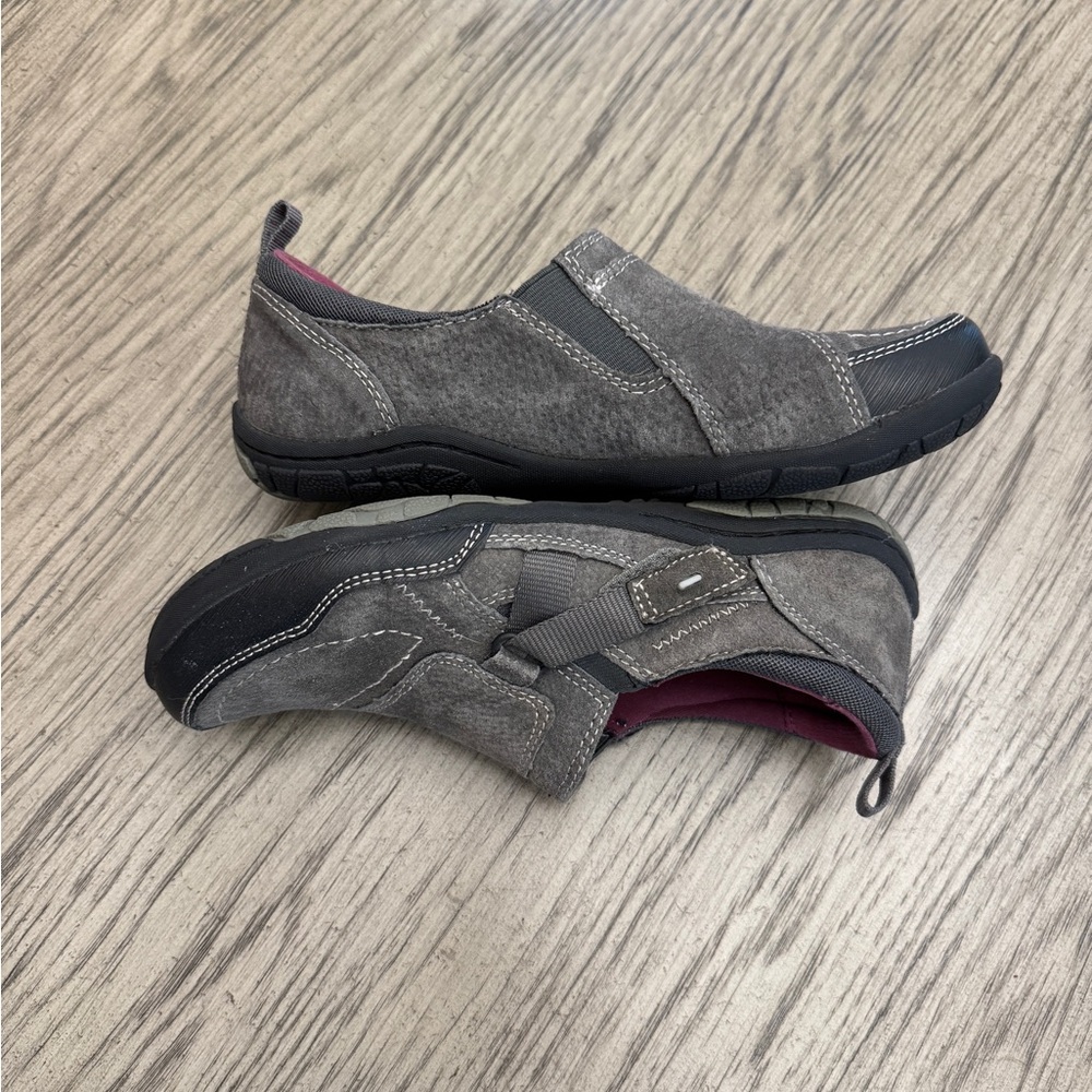 Earth Origins Gray and Black Slip-On Flats